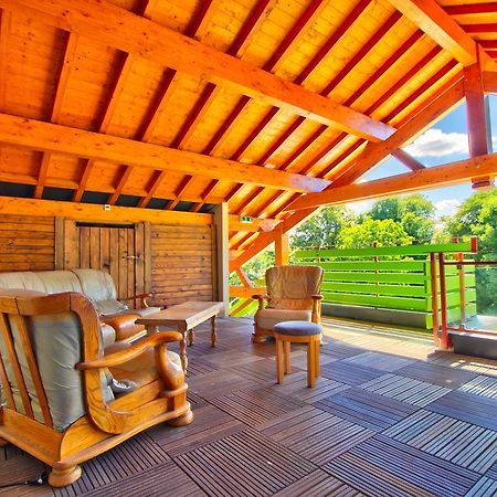 Logis Hotel Restaurant Le Chalet Du Mont Roland Sampans Bagian luar foto