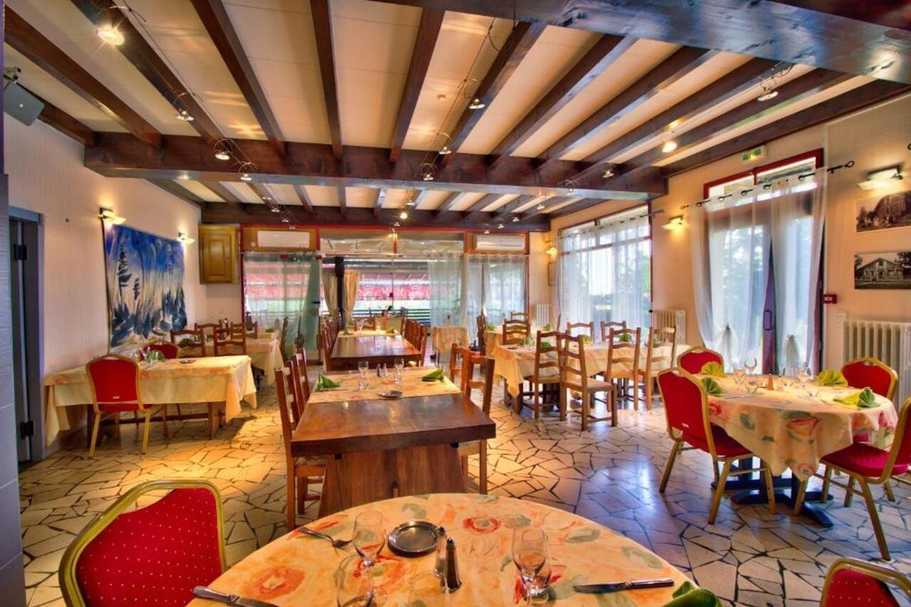 Logis Hotel Restaurant Le Chalet Du Mont Roland Sampans Bagian luar foto