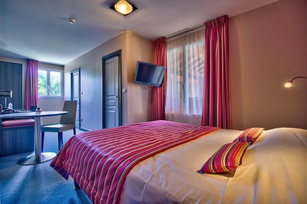 Logis Hotel Restaurant Le Chalet Du Mont Roland Sampans Bagian luar foto