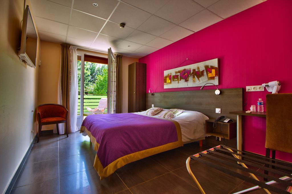 Logis Hotel Restaurant Le Chalet Du Mont Roland Sampans Bagian luar foto
