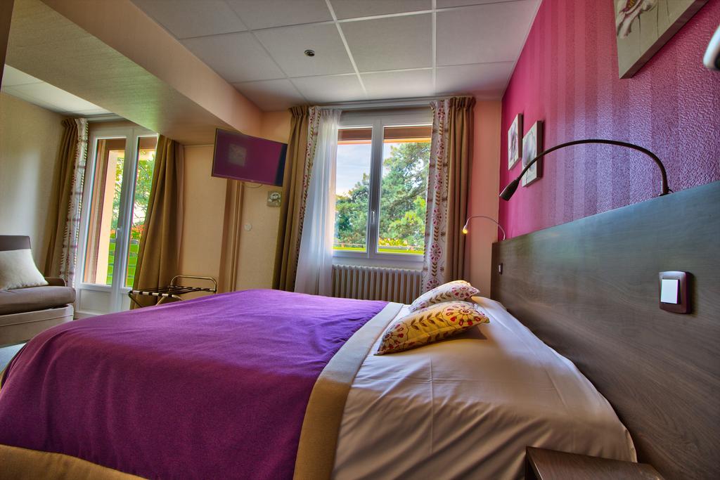 Logis Hotel Restaurant Le Chalet Du Mont Roland Sampans Bagian luar foto