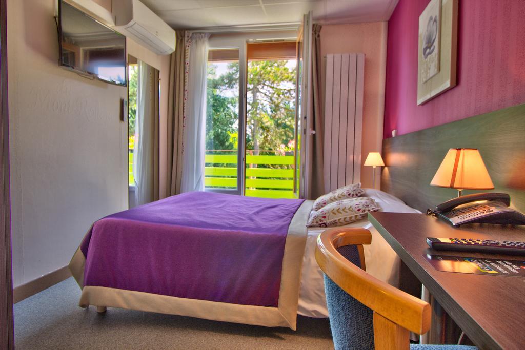 Logis Hotel Restaurant Le Chalet Du Mont Roland Sampans Bagian luar foto