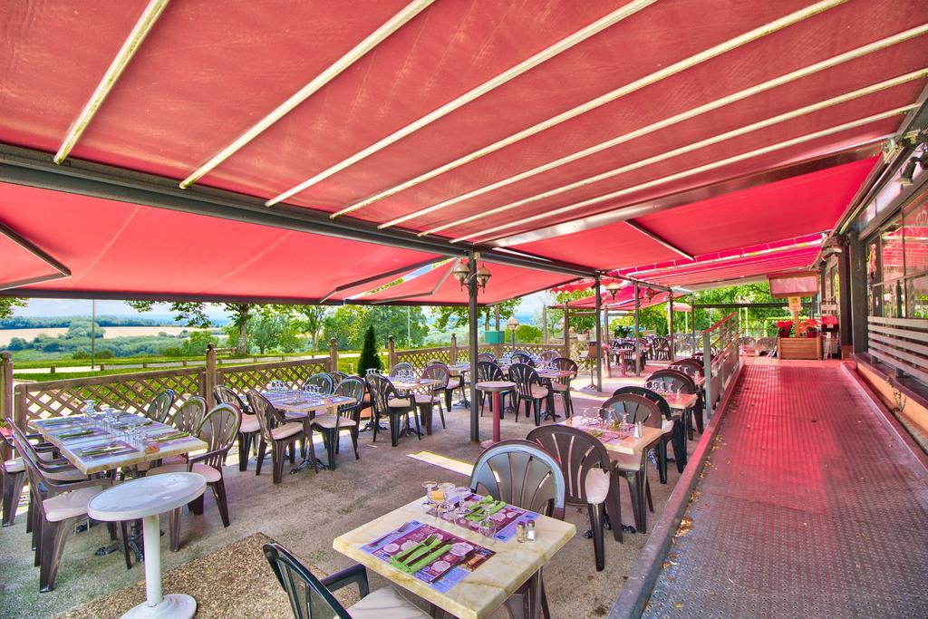 Logis Hotel Restaurant Le Chalet Du Mont Roland Sampans Bagian luar foto
