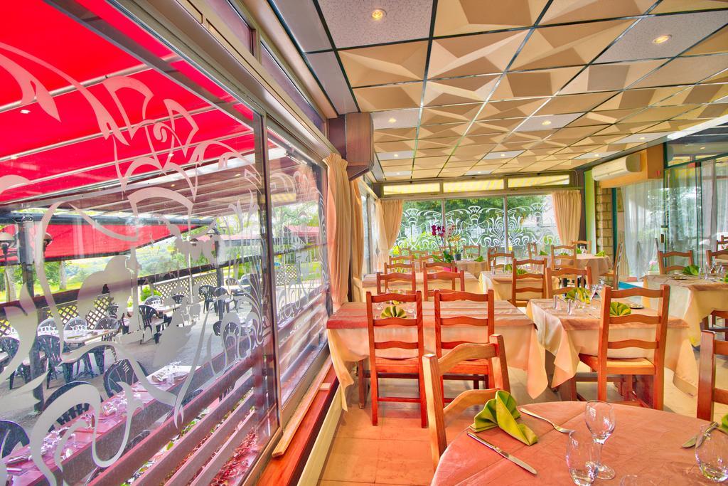 Logis Hotel Restaurant Le Chalet Du Mont Roland Sampans Bagian luar foto