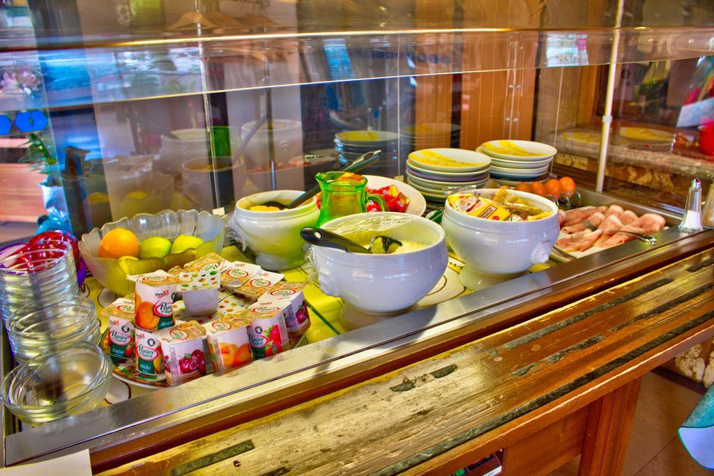 Logis Hotel Restaurant Le Chalet Du Mont Roland Sampans Bagian luar foto
