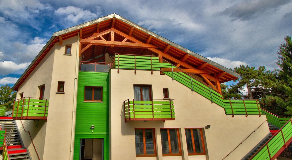 Logis Hotel Restaurant Le Chalet Du Mont Roland Sampans Bagian luar foto