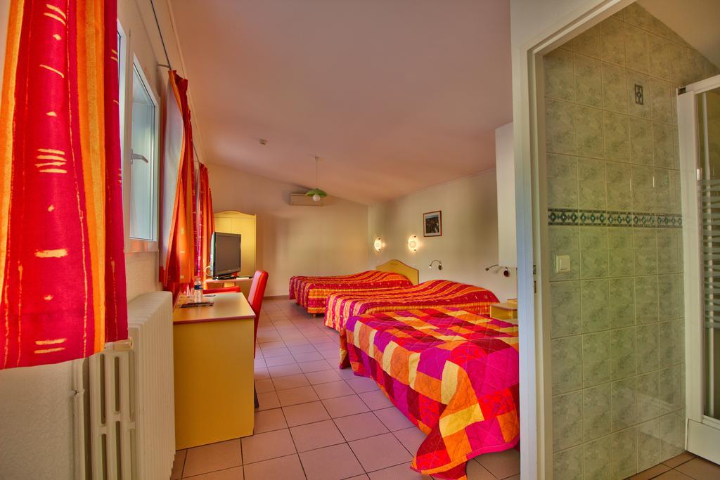 Logis Hotel Restaurant Le Chalet Du Mont Roland Sampans Bagian luar foto