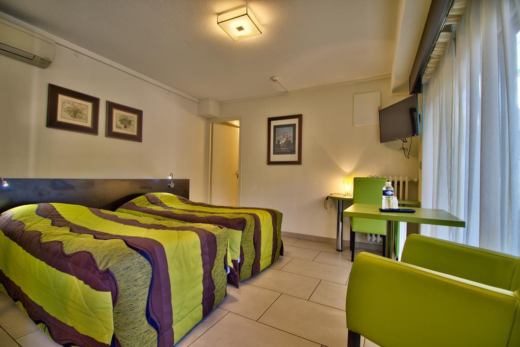 Logis Hotel Restaurant Le Chalet Du Mont Roland Sampans Bagian luar foto