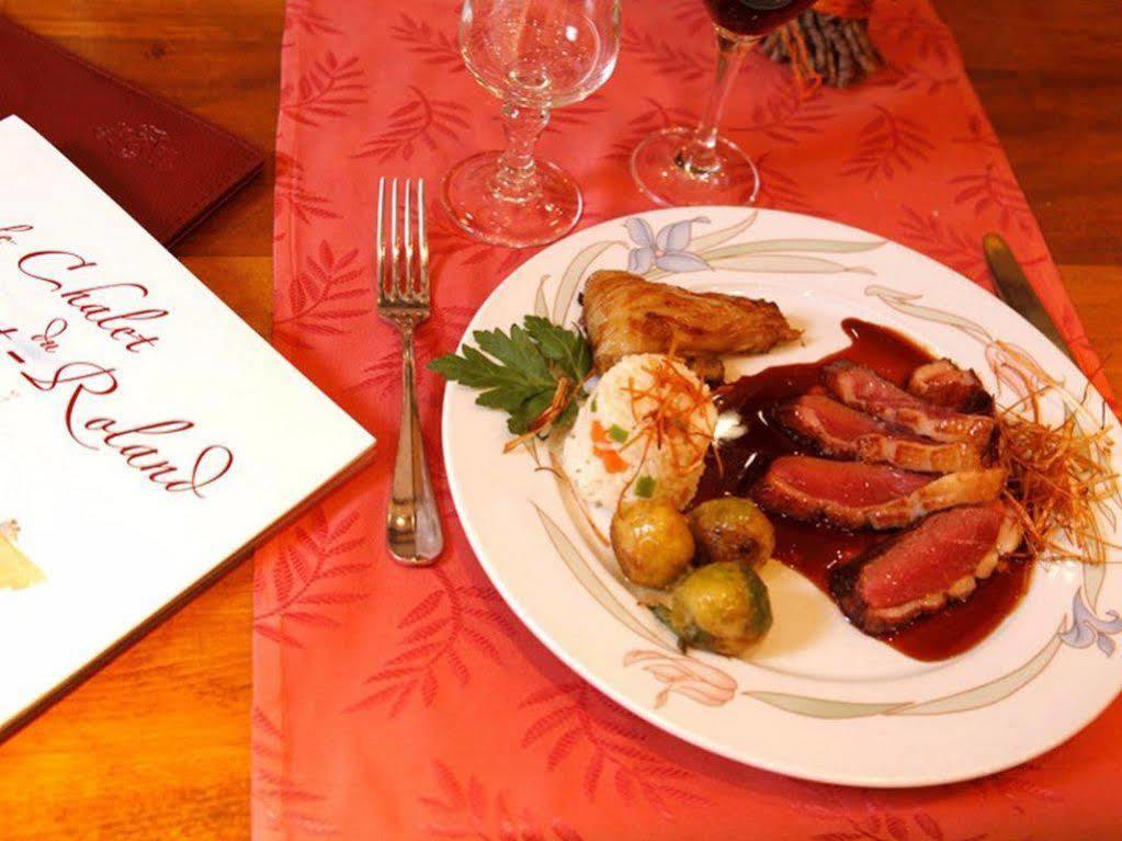Logis Hotel Restaurant Le Chalet Du Mont Roland Sampans Bagian luar foto