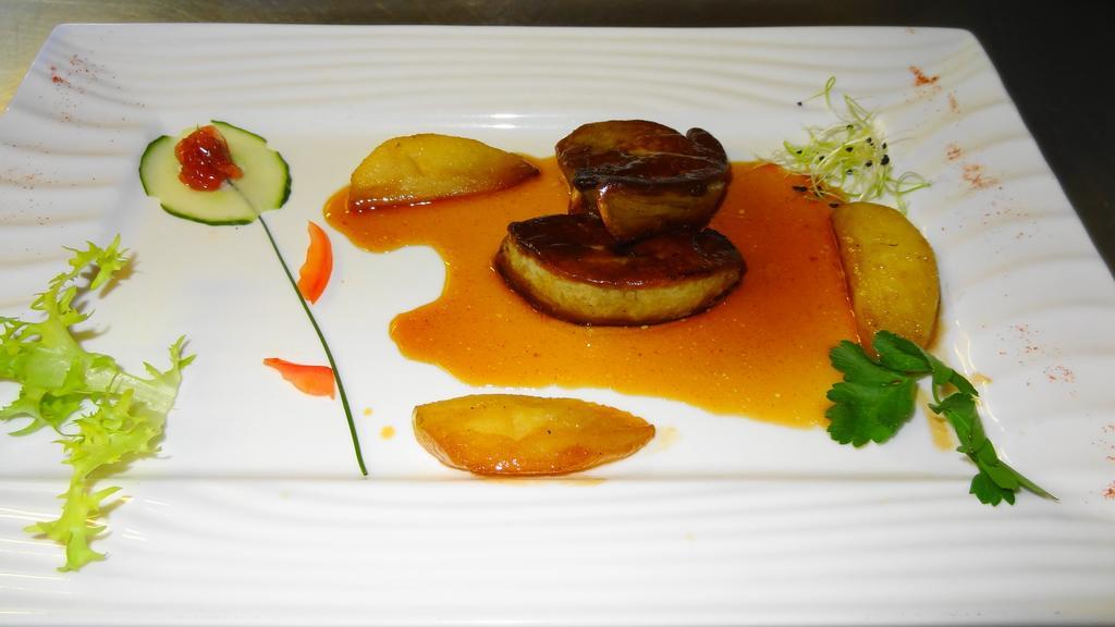 Logis Hotel Restaurant Le Chalet Du Mont Roland Sampans Bagian luar foto